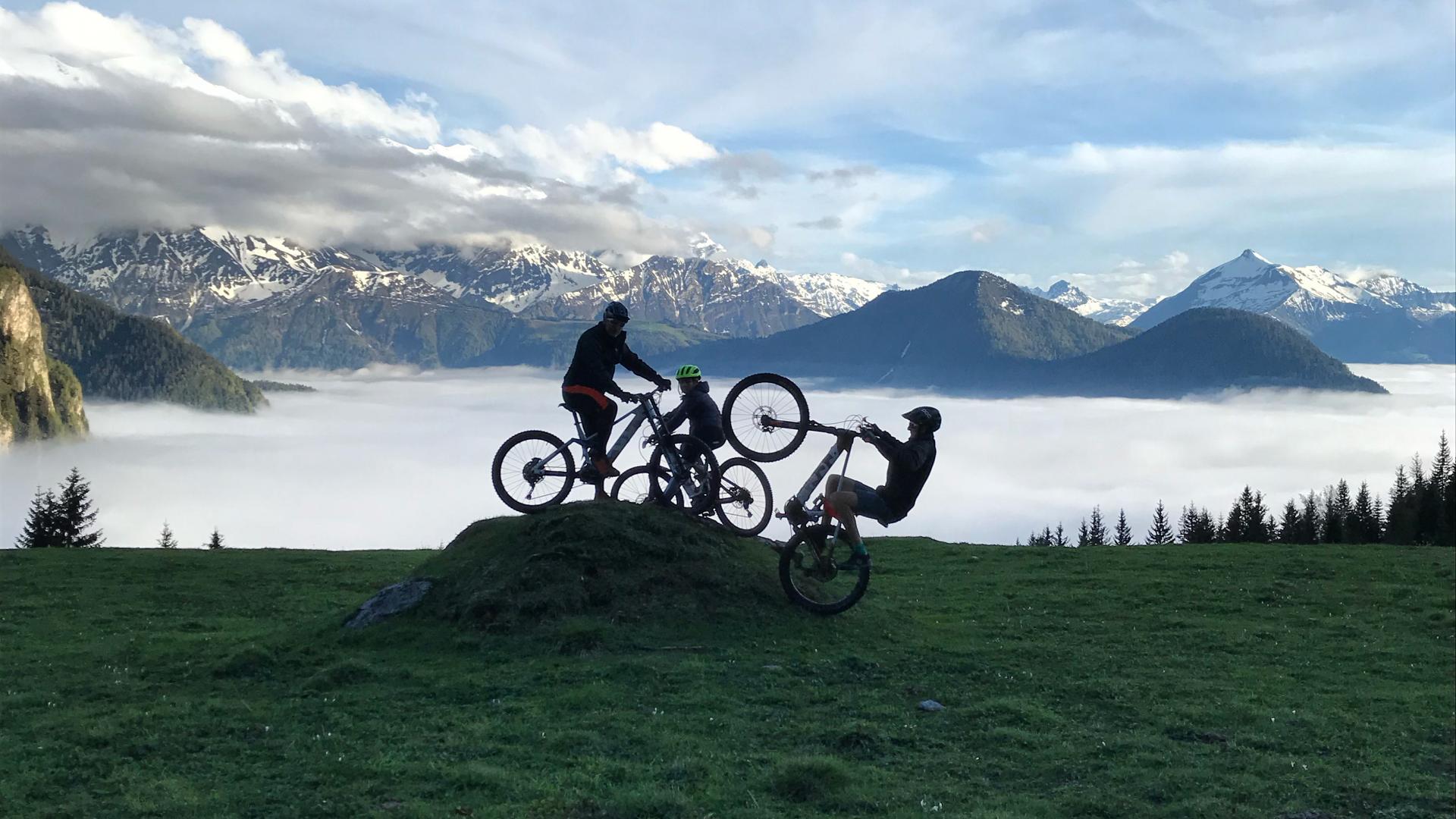 tour des ayères en vélo, vue sur tête Noire, Mont Joly