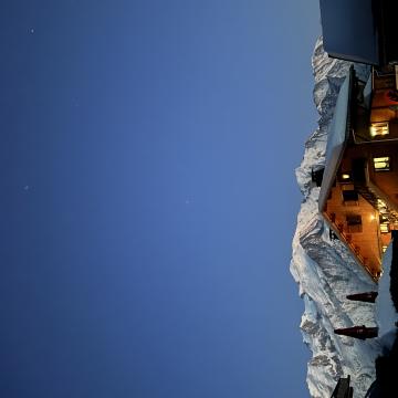 Lou Pachran de nuit, en toile de fond le massif du Mont Blanc